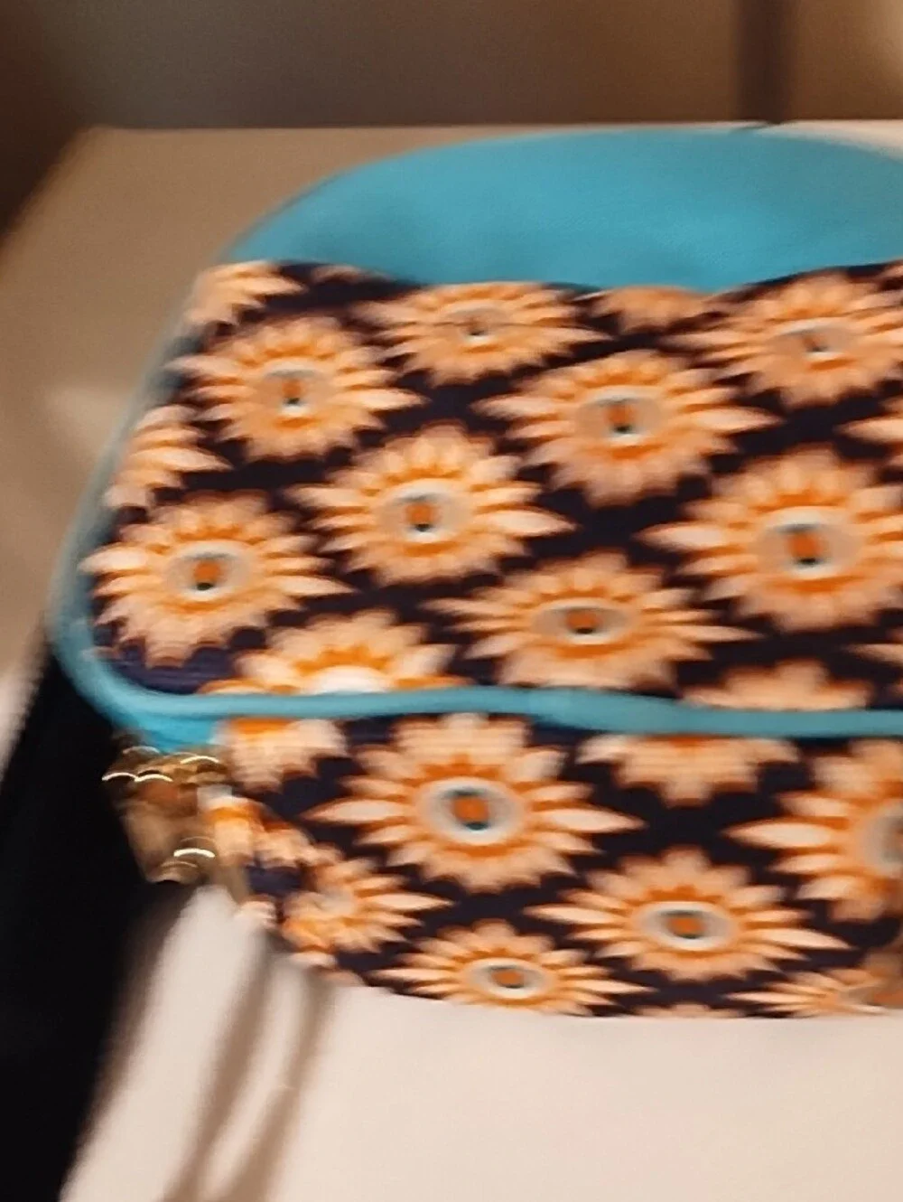 Spartina 449 Teal and Navy Sunflower Crossbody EUC Insulated.